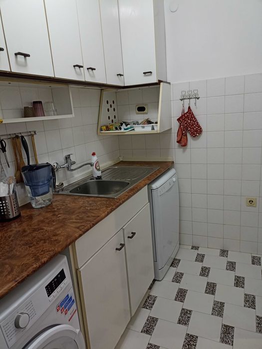 Давам под наем тристаен -център