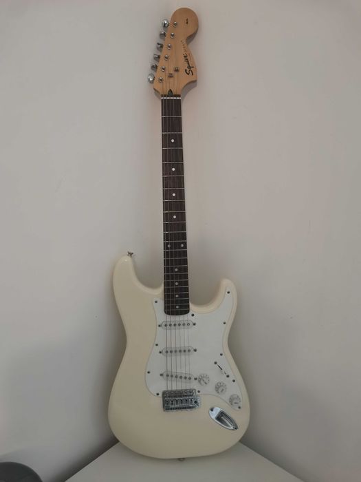 Продавам 2  Ел. Китари, Китара. Фендер