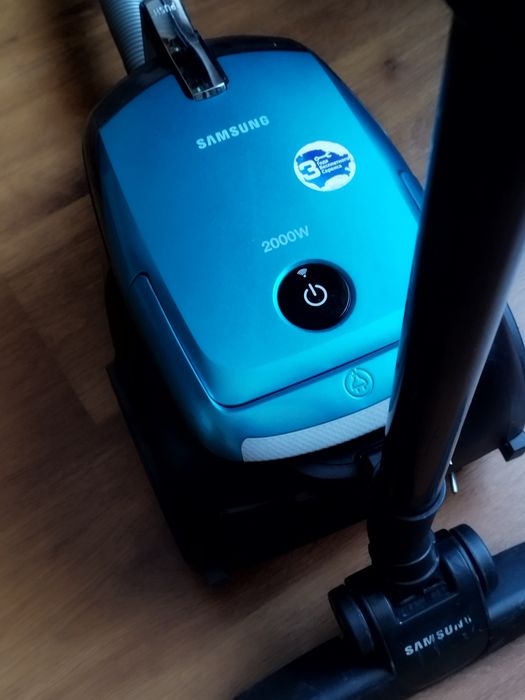 Продам пылесос .