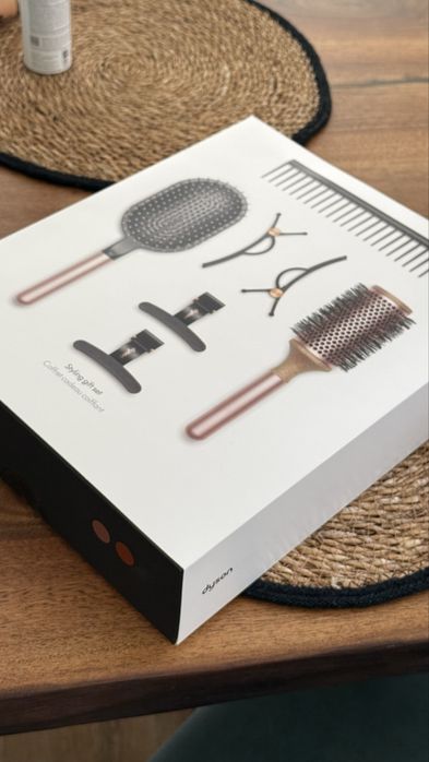 Луксозен комплект за стилизиране Dyson четки, гребен и шноли