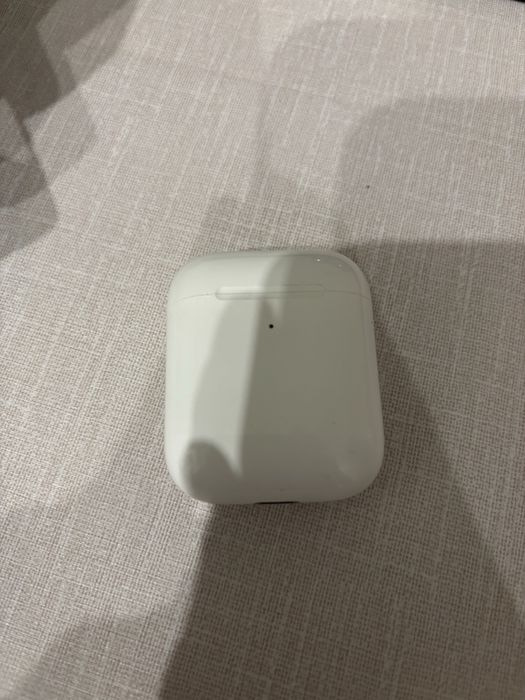 AirPods 2 a2031, Б/у (бонусом чехлы)