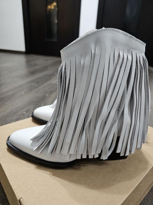 Vand incaltamine noua, piele, fabricata in Romania, toate modele sunt