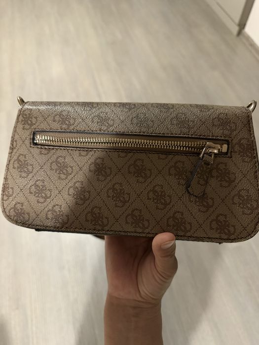 Дамска чанта Guess