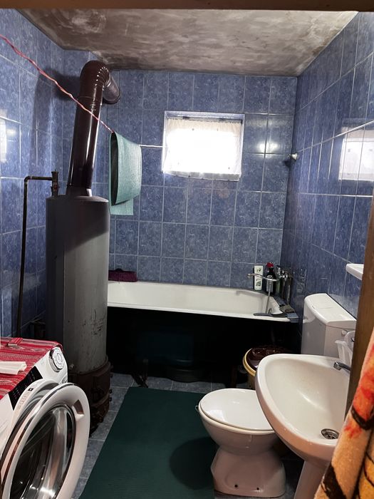 Casă + 2571 mp teren + potențial comercial în Strehaia, aproape de strada principală