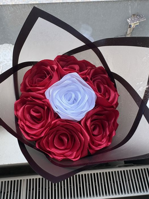 Buchet 7 trandafiri din satin