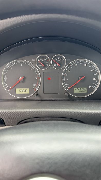 Vand Volkswagen Sharan 7 locuri an 2000 Pentru piese de schimb!