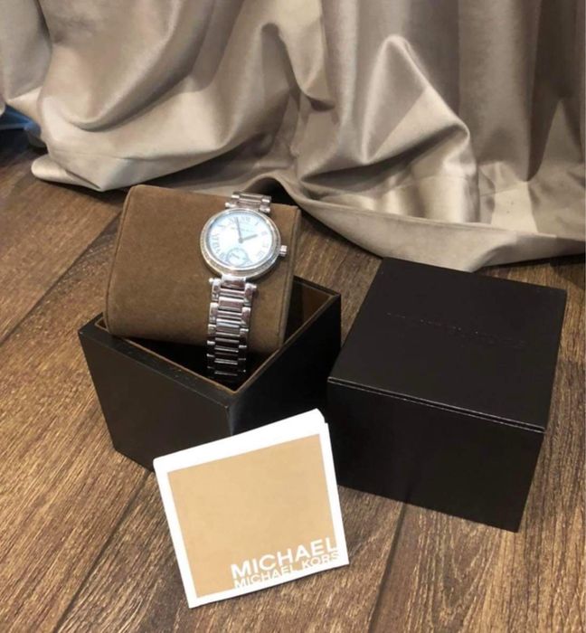 Часовник Michael Kors MK 5988 Mini Skylar Blue Dial Watch.