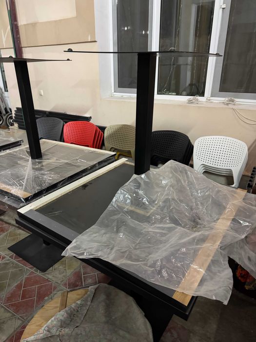 Kafe uchun yangi stol-stul sotiladi