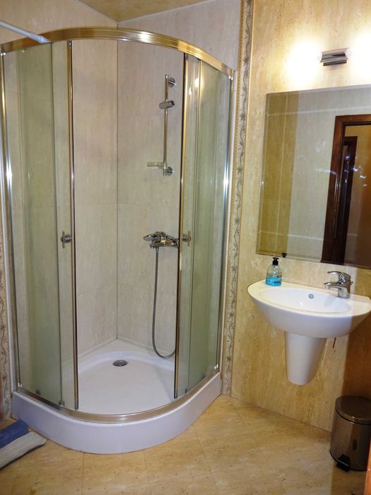 Дава се под наем Двустаен апартамент в к.к. Св.Св. Константин и Елена - 75 кв.м за 700 € - Снимка #5