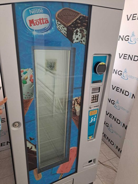 *ПРОМОЦИЯ* Рециклиран автомат за сладолед GPE Frozen Master