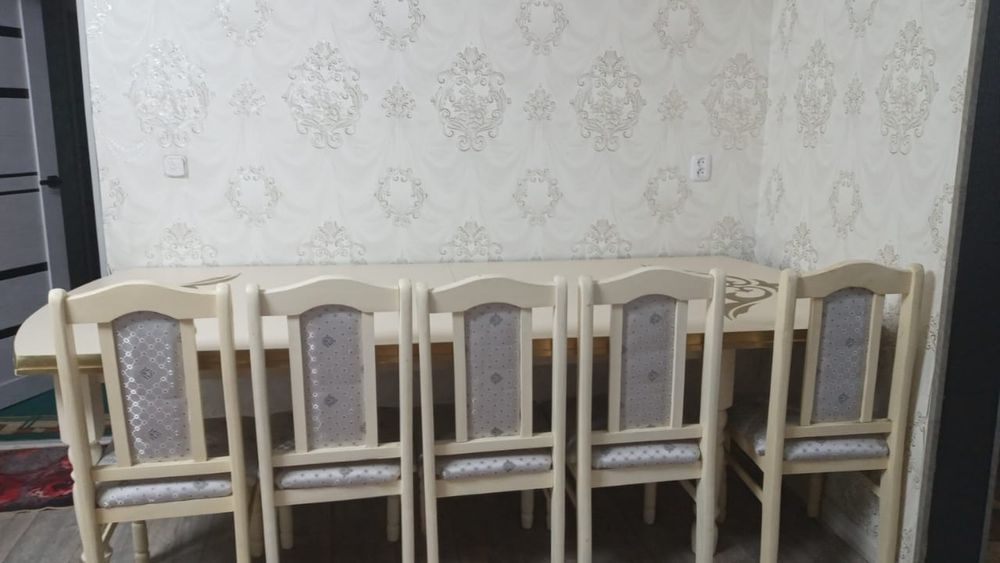 Продам стол и стулья