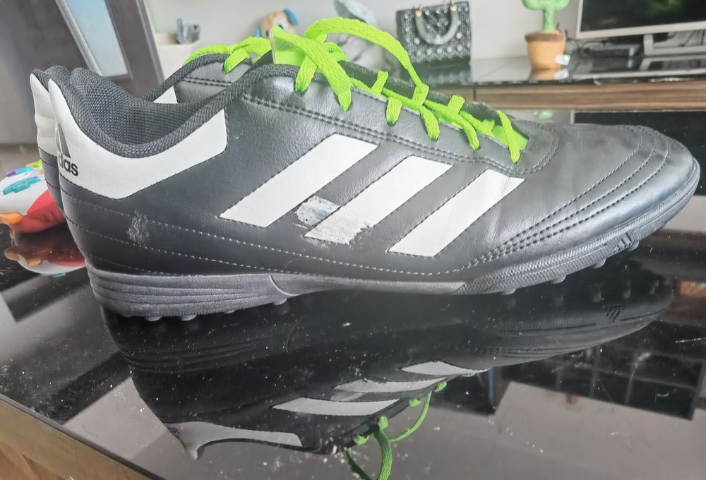 Футболни обувки adidas