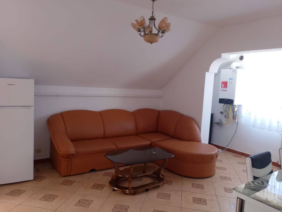 Inchiriez apartament cu 4 camere