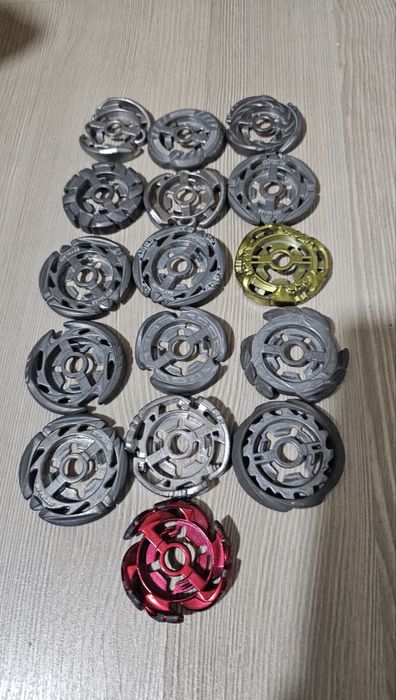 Beyblade части.