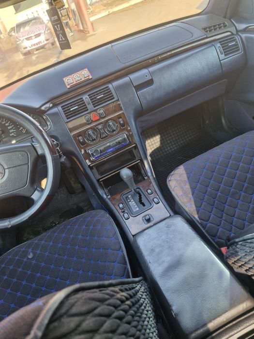 Продам мерседес 210