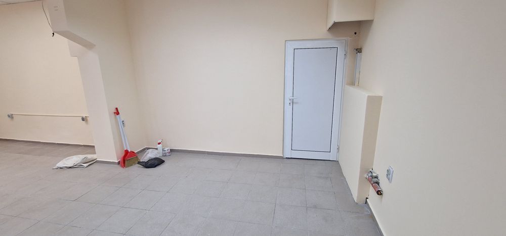 Дава се под наем Магазин в Варна, Лятно кино Тракия - 40 кв.м за 306 € - Снимка #1