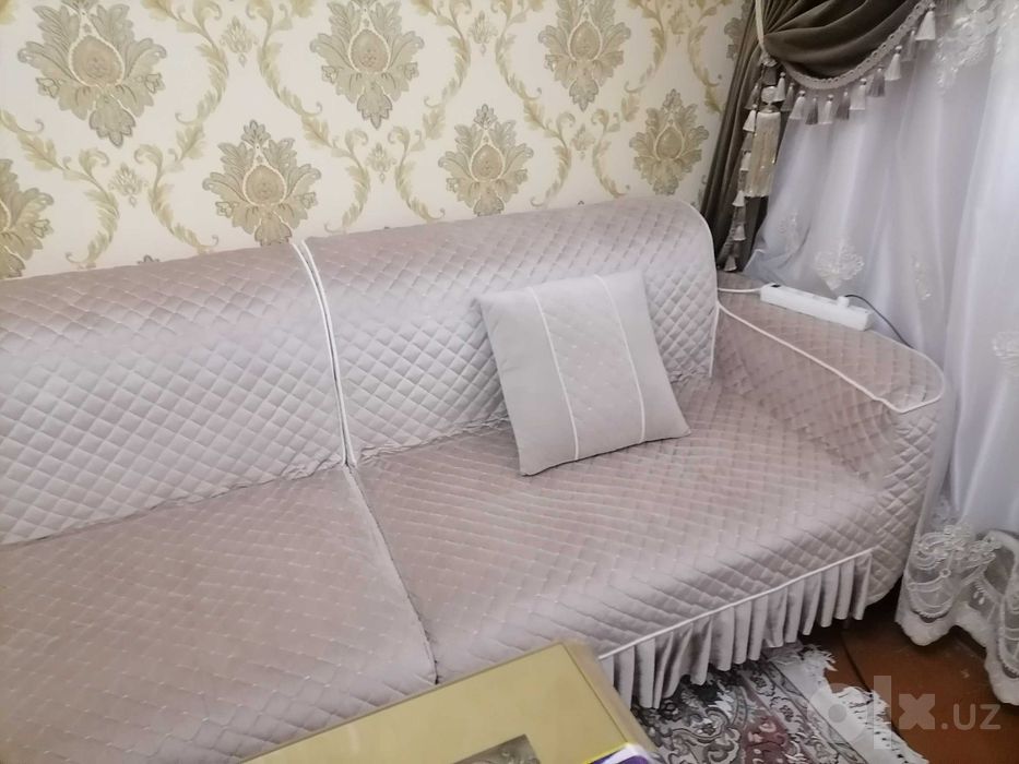 Диван, уголок и табуретки