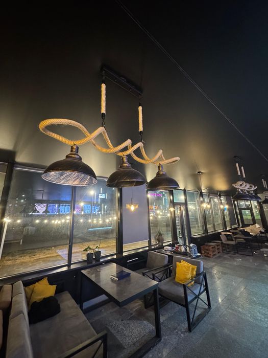 Люстры стол стулья