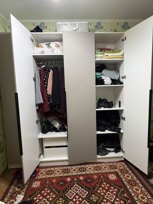 Продам почти новый шкаф