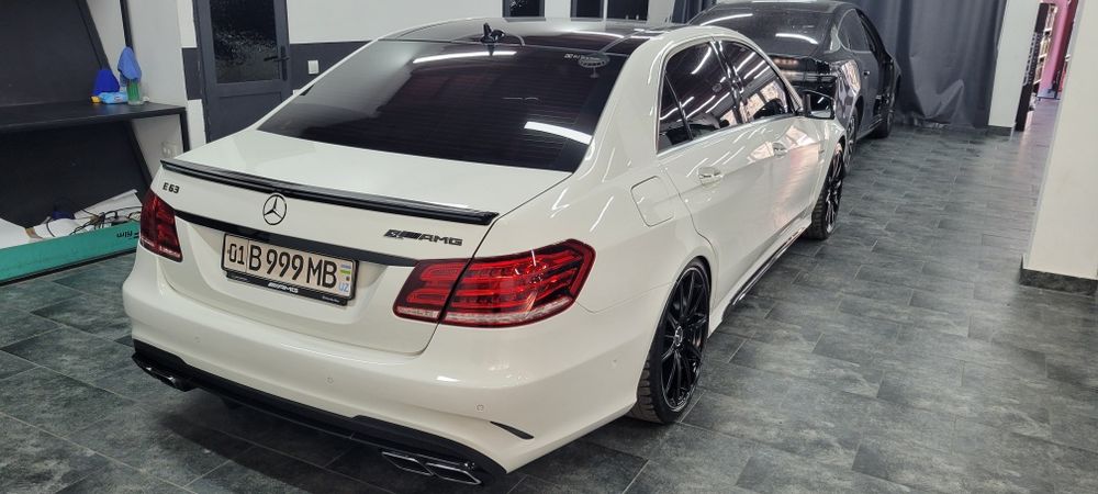 Mercedes Benz 212 AMG  (4 Matic)