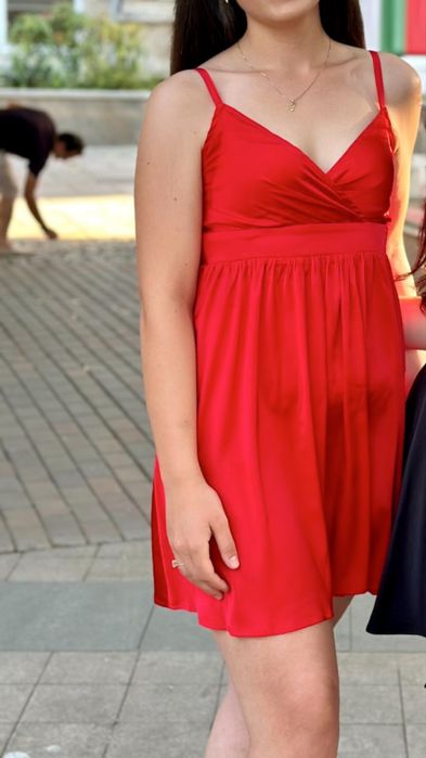 Червена рокля м размер