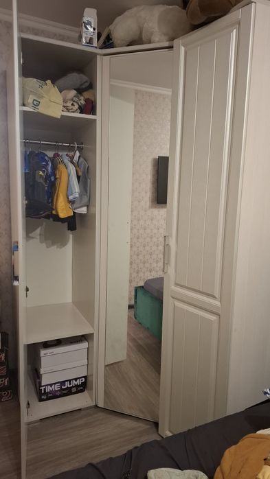 Продам Угловой шкаф