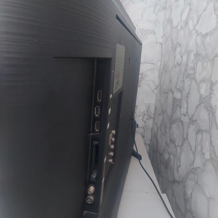 Телевизор и колонка