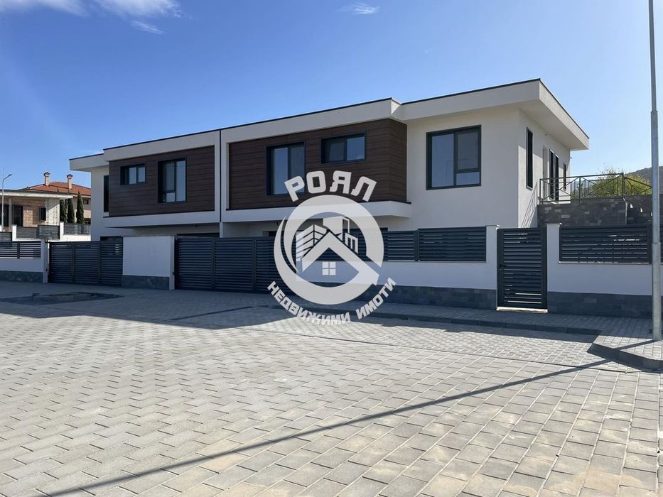 Продава се Къща в с. Белащица, Област Пловдив - 262 кв.м за 1222 €/кв.м - Снимка #2