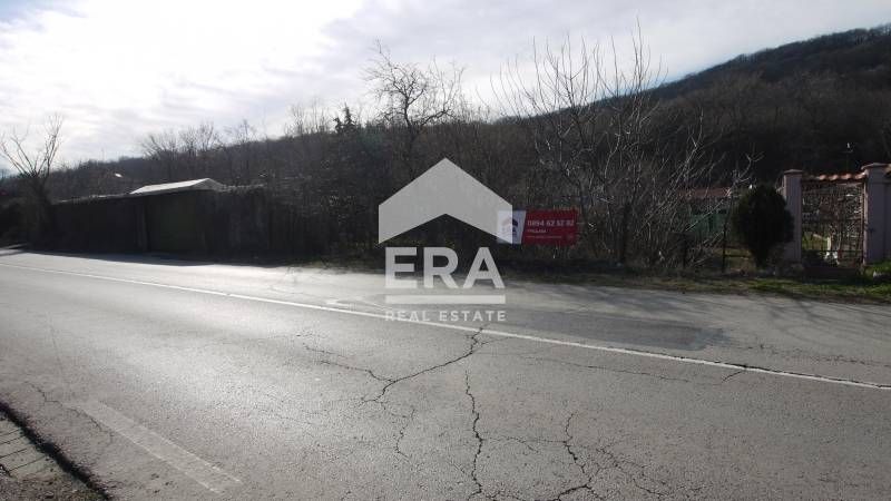 Урегулиран поземлен имот за продажба, с лице на главен път, в курортен
