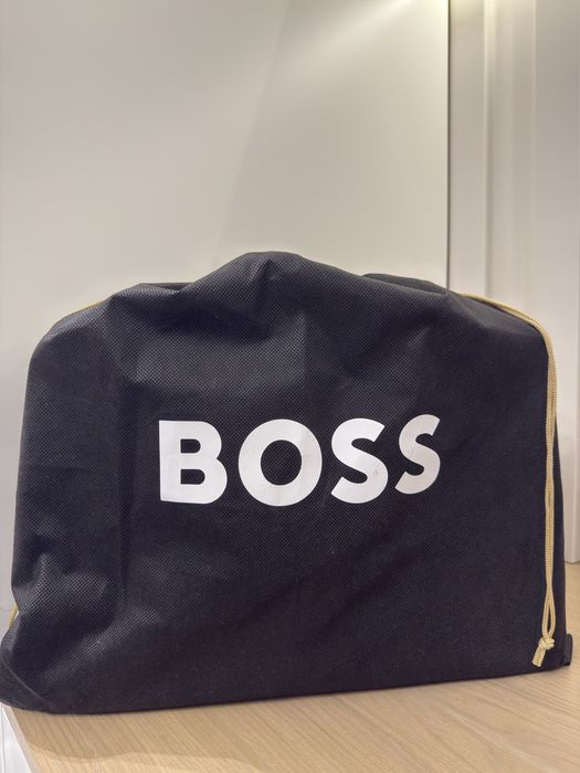 Boss кожанный новый