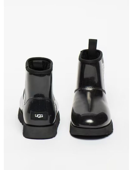 Ugg negre cu aspect lacuit
