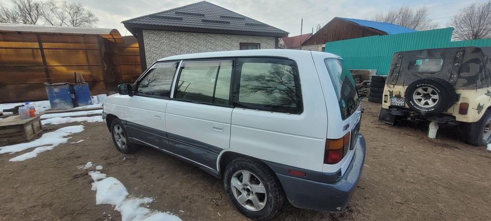 Продам машину Мазду MPV