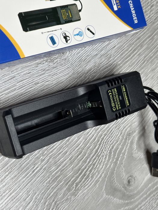 Incarcator de acumulatori 1 X 3,7V CU USB 18650, 26650 ETC.