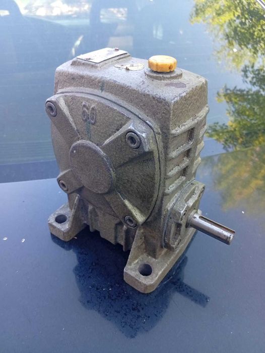 Угловой редуктор