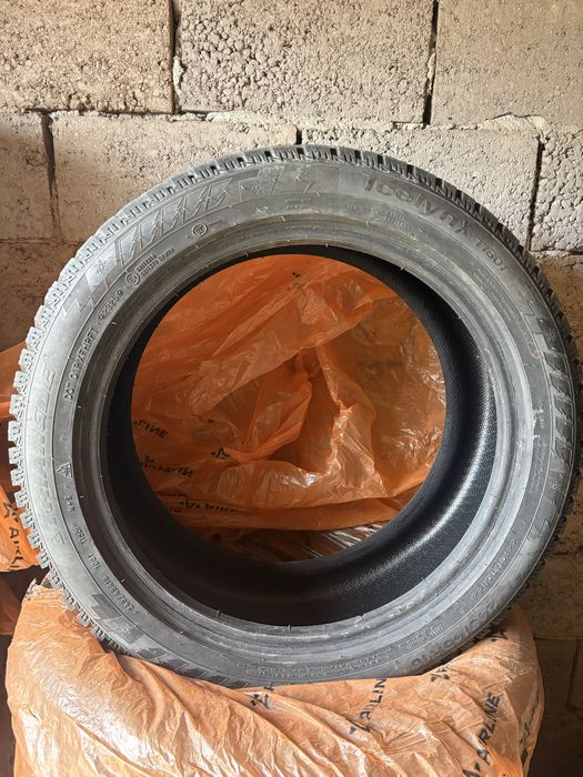 Продам шины зимние 245/45 р18