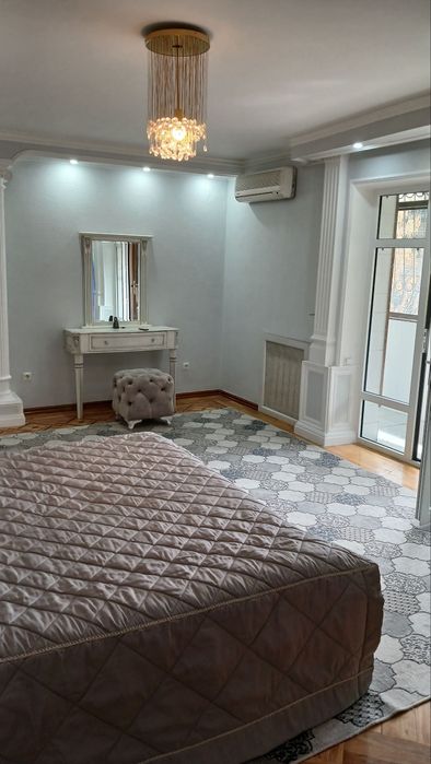 Хамида Алимжана метро.  Аренда 7 комнатной квартиры. 120м2.