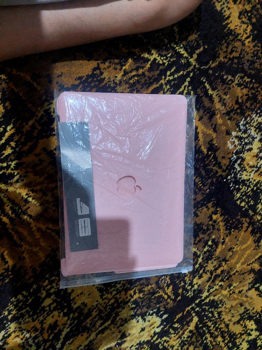 Срочно Продам чехол Аифот 13