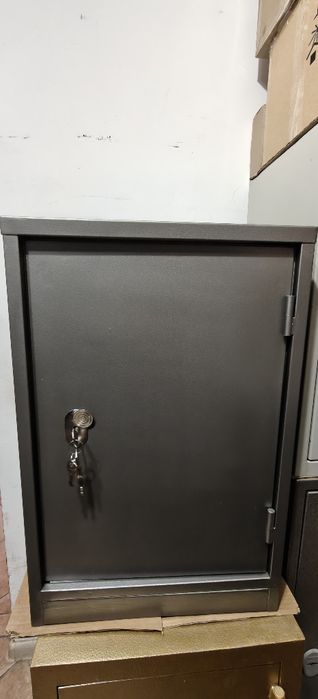 Срочно продам металлический шкаф!