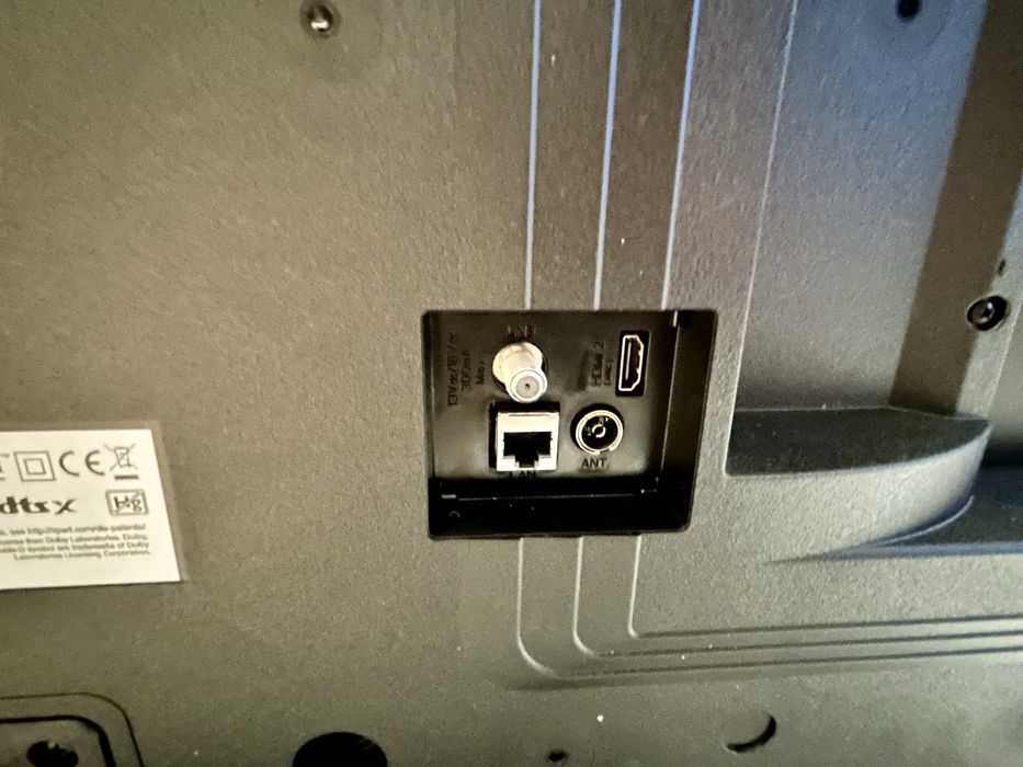 TOSHIBA 43 инча SMART TV (чисто нов)