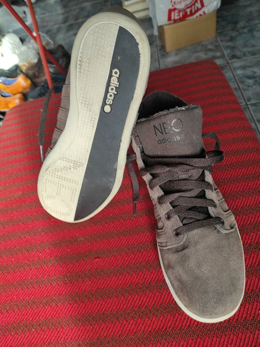 Pantofi Adidas Neo Ortholite 
Foarte practici, ușori și foarte comozi.
Numărul 40.