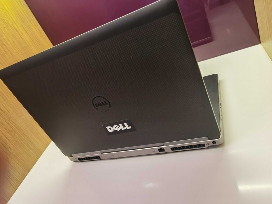 Лаптоп Dell Precision 7720 (17.3") + Подарък чанта