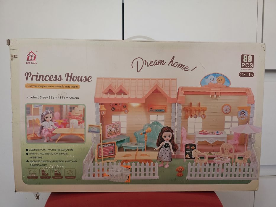 Дом с мебелью для кукол