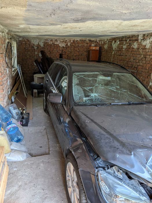 Продавам катастрофирал мерцедес CDI200 2008
