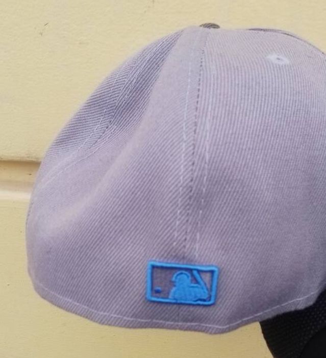 Шапка с козирка.