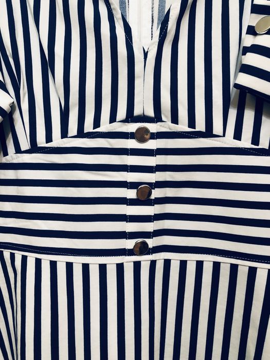 OFERTĂ - Rochie Reserved, nouă, superbă, navy, cu nasturi decorativi