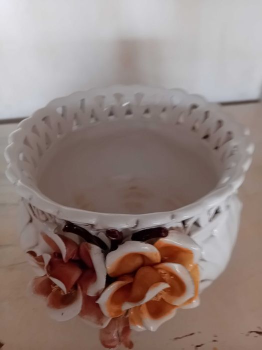 Чайници,супници,кашпи Басано  и Каподимонте