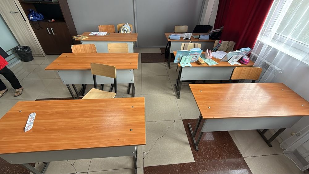 Продам парты со стульями