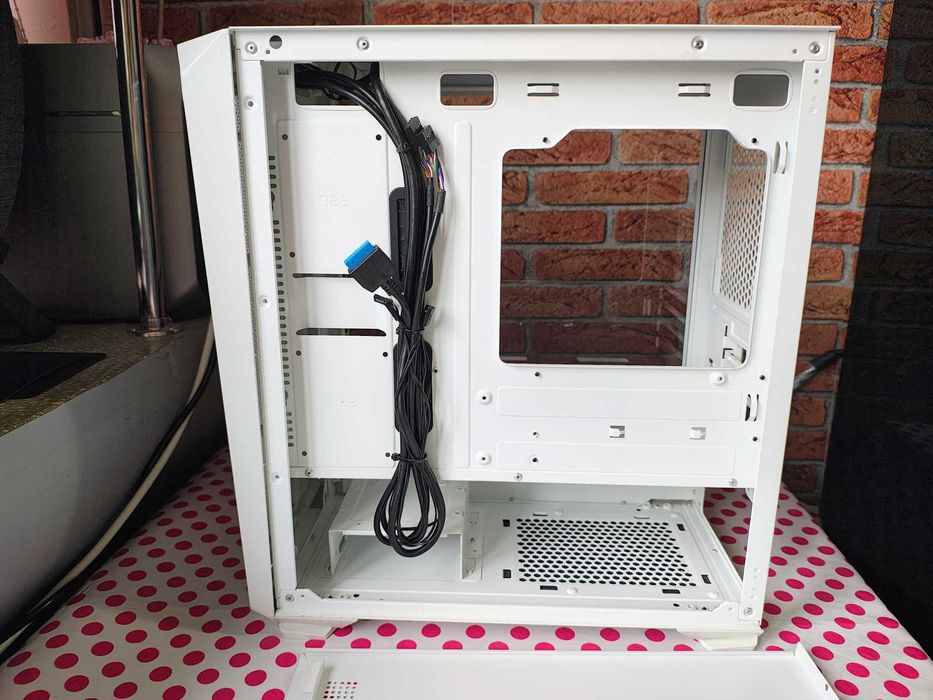 Carcasa PC Gaming AQIRYS Wezen White.