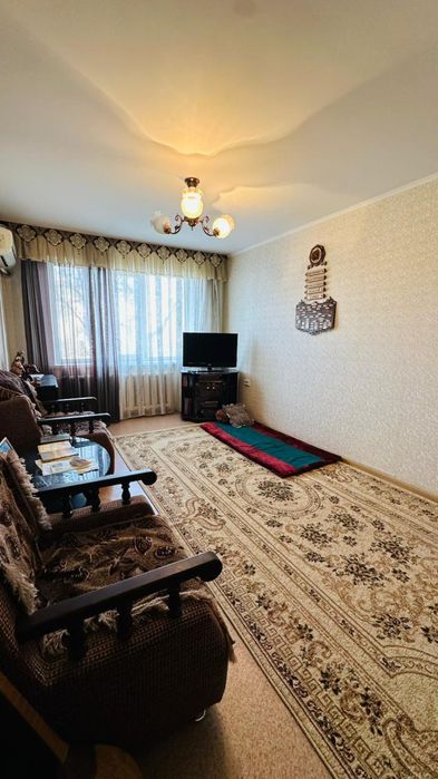 Продается -2 комнатная в центре города