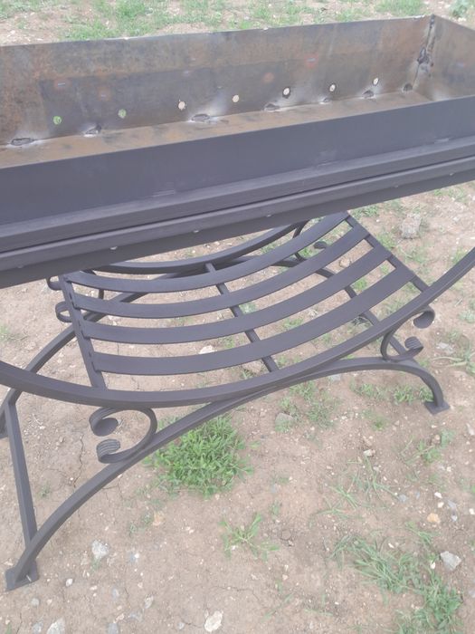 Продам мангал ручная работа съёмная,покраска огнеупорная.